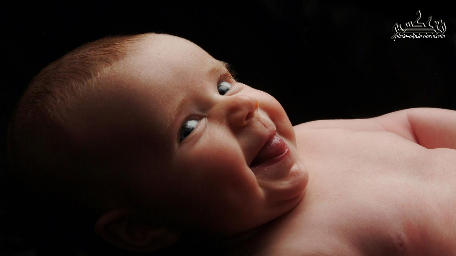 لبخند بچه ناز خنده دار